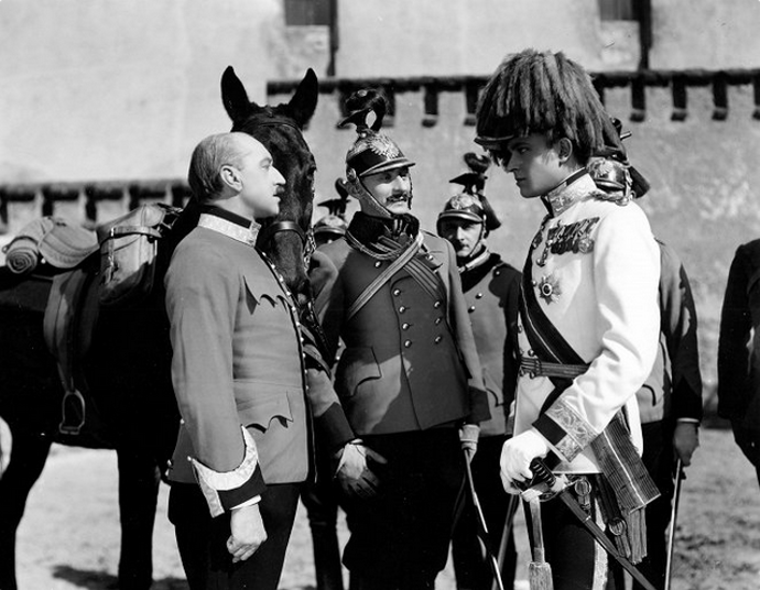 Vlasta Burian si zahrál mimo jiné ve filmu Pobočník Jeho Výsosti, kde ztvárnil nadporučíka Pateru, jenž se nešťastně zaplete do aféry týkající se těch nejvyšších společenských kruhů. Film byl natočen v roce 1933.