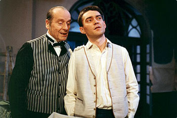 Pohádka vypráví o tajemném dědictví po pradědečkovi. Na snímku jsou Svatopluk Beneš a Vladimír Dlouhý.