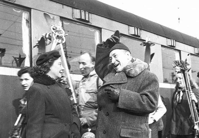 Film byl vydán také v audio verzi a na gramofonové desce. Na snímku vpravo Jaroslav Marvan.