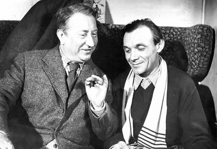 Anděla na horách si nenechalo ujít okolo čtyř milionů diváků. Na snímku Jaroslav Marvan jako nerudný revizor Gustav Anděl a Josef Kemr jako Bohouš Vyhlídka.