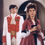 Zlaté kapradí: Je svatojánská noc a ovčák Mikeš se vydá do lesa hledat ztracenou ovci. To ale ještě neví, že mu za pentli od klobouku zapadne kouzelné semínko ze zlatého kapradí. (Jan Hrušínský a Zora Jandová).