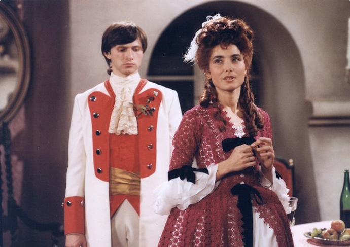 Zlaté kapradí: Je svatojánská noc a ovčák Mikeš se vydá do lesa hledat ztracenou ovci. To ale ještě neví, že mu za pentli od klobouku zapadne kouzelné semínko ze zlatého kapradí. (Jan Hrušínský a Zora Jandová).