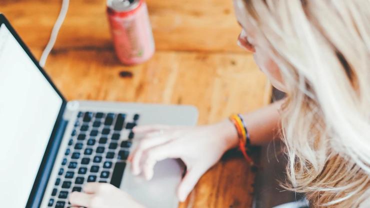 Masivní výpadek internetu zasáhl i Česko. Oblíbené webové stránky a služby kolabují