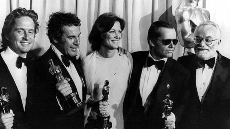 Herci z Přeletu nad kukaččím hnízdem s Oscary.