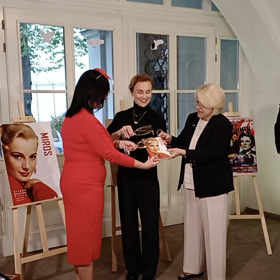 Vlastina Svátková a Libka Safr pokřtili spolu s mexickou velvyslankyní novou knihu o Miroslavě Stern.