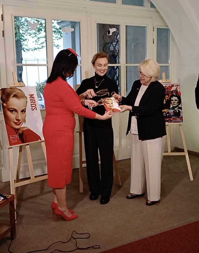 Vlastina Svátková a Libka Safr pokřtili spolu s mexickou velvyslankyní novou knihu o Miroslavě Stern.