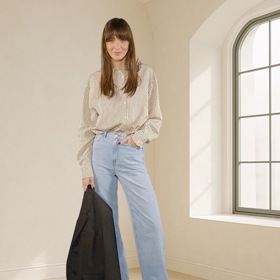 Stylistka Nikola Marková potřebuje kalhoty prodloužené délky, košili se správnou délkou rukávu, tedy klidně o číslo větší, a místo malého saka o číslo větší, nebo střih oversize. 