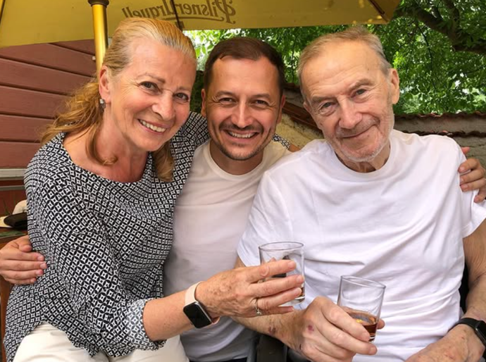 Na své rodiče je Vojtěch pyšný - rodinu dokázali udržet dlouho pospolu, i když pro každého z nich byla prioritou kariéra. 