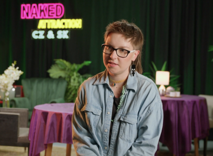 An z Naked Attraction.