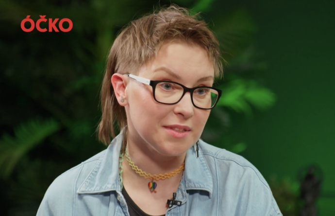 An z Naked Attraction.