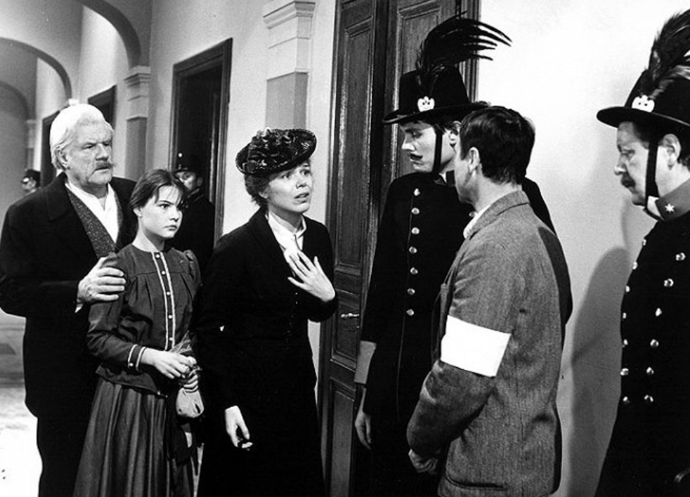 Seriál navazuje na úspěšnou televizní sérii Sňatky z rozumu.