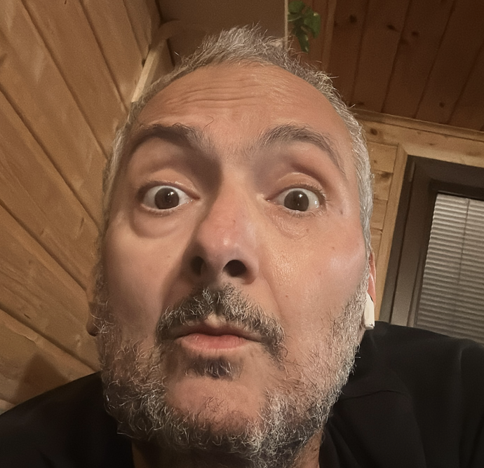 Patrik Hezucký se mění k nepoznání.