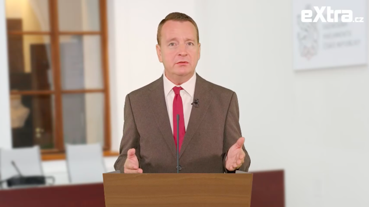 Petr Jablonský jako Tomio Okamura.