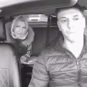 Babka taxikářovi následně řekla, že pojedou na hřbitov.