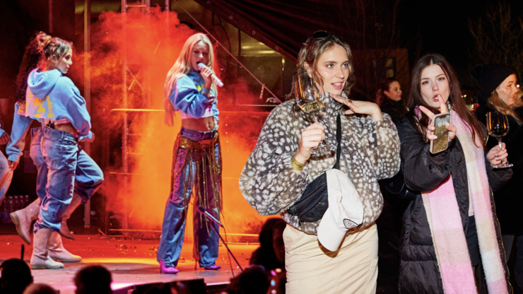 Rozdováděná Hašková, křepčící Korbelová a proudem tekoucí alkohol. Divoká pařba českých krásek 