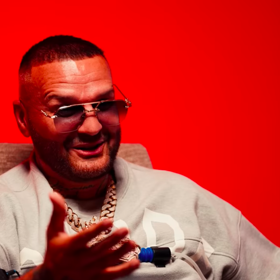 Červená barva, tudíž lež svítila u Rytmuse překvapivě často.