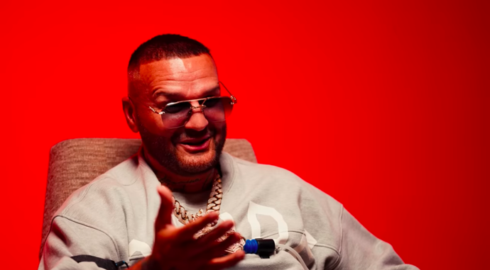 Červená barva, tudíž lež svítila u Rytmuse překvapivě často.