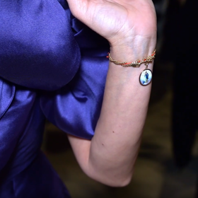 Monika Absolonová nám v detailu ukázala svůj talisman pro štěstí. 