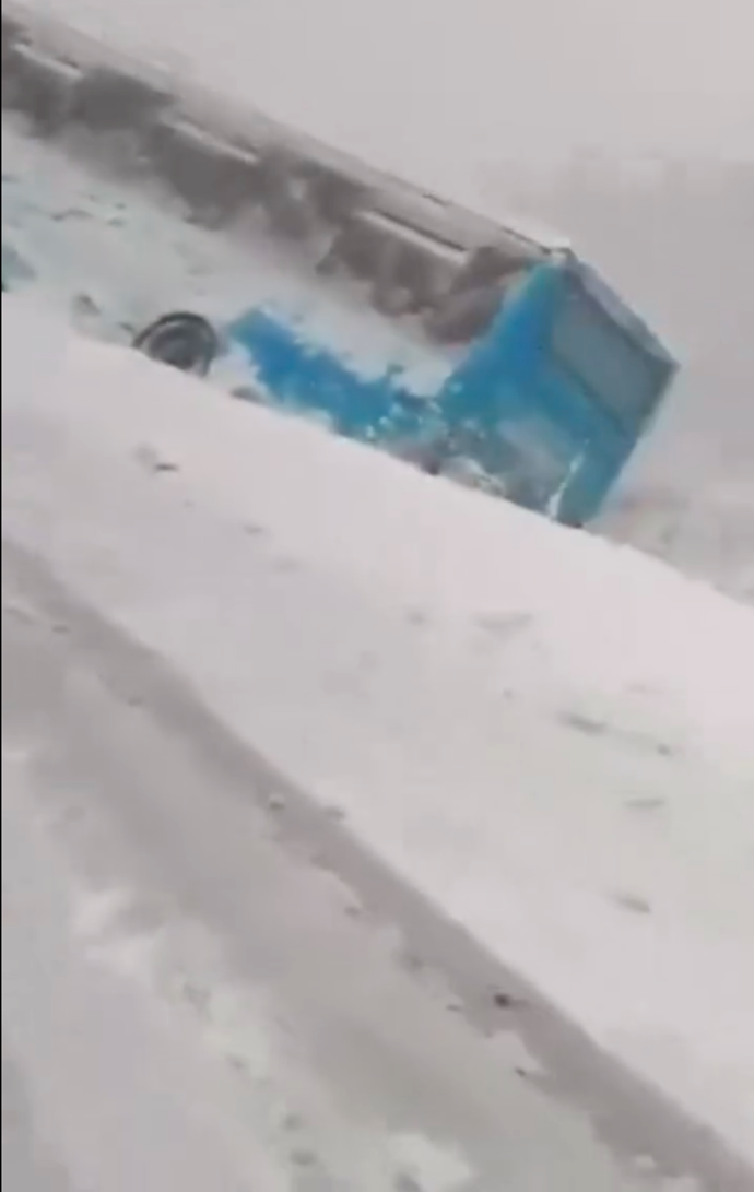 Druhý spadl do škarpy.