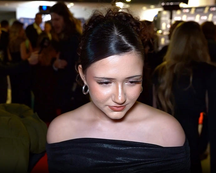 Záležet si dala na účesu a také večerním líčení. 19. prosince jí bude 13 let. 