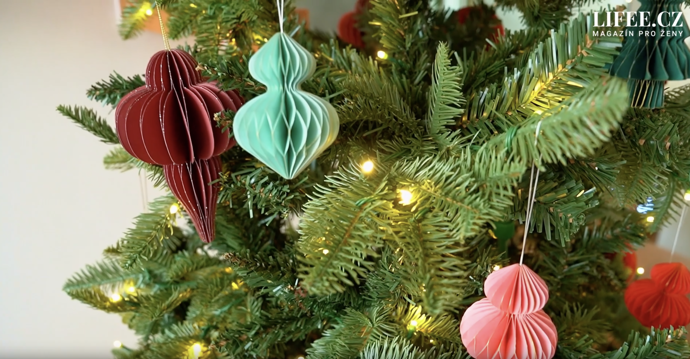 Detail vánočního stromečku Štefana Margity.