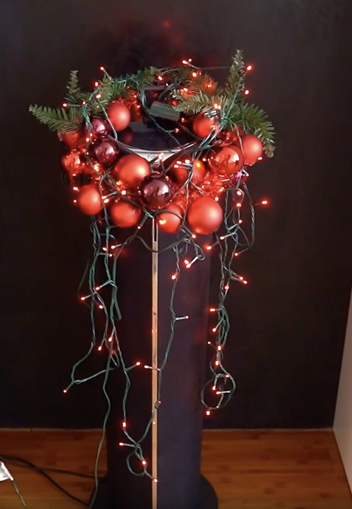 V bytě Štefana Margity je mnoho vánoční výzdoby.