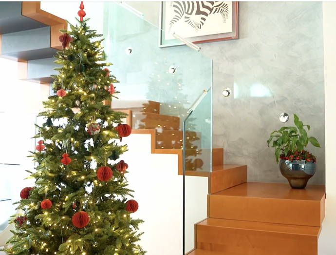 V bytě Štefana Margity je dlouho před svátky na první pohled vidět, že má rád Vánoce.