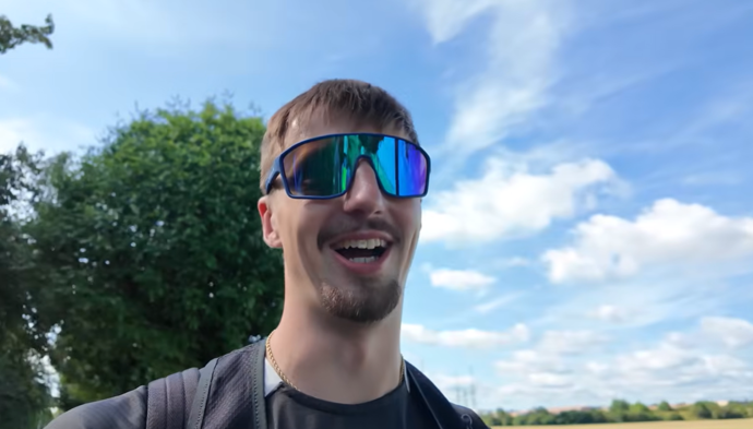 Dnes patří mezi nejlépe vydělávající české youtubery.