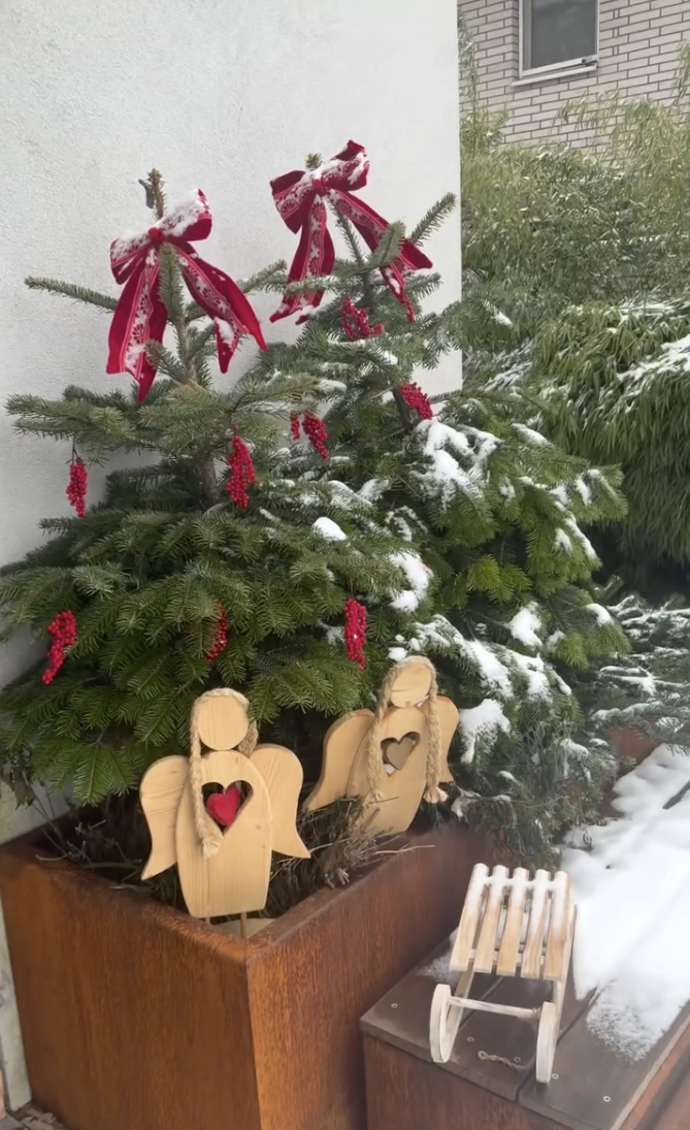 Vánoční výzdoba Agáty Hanychové.