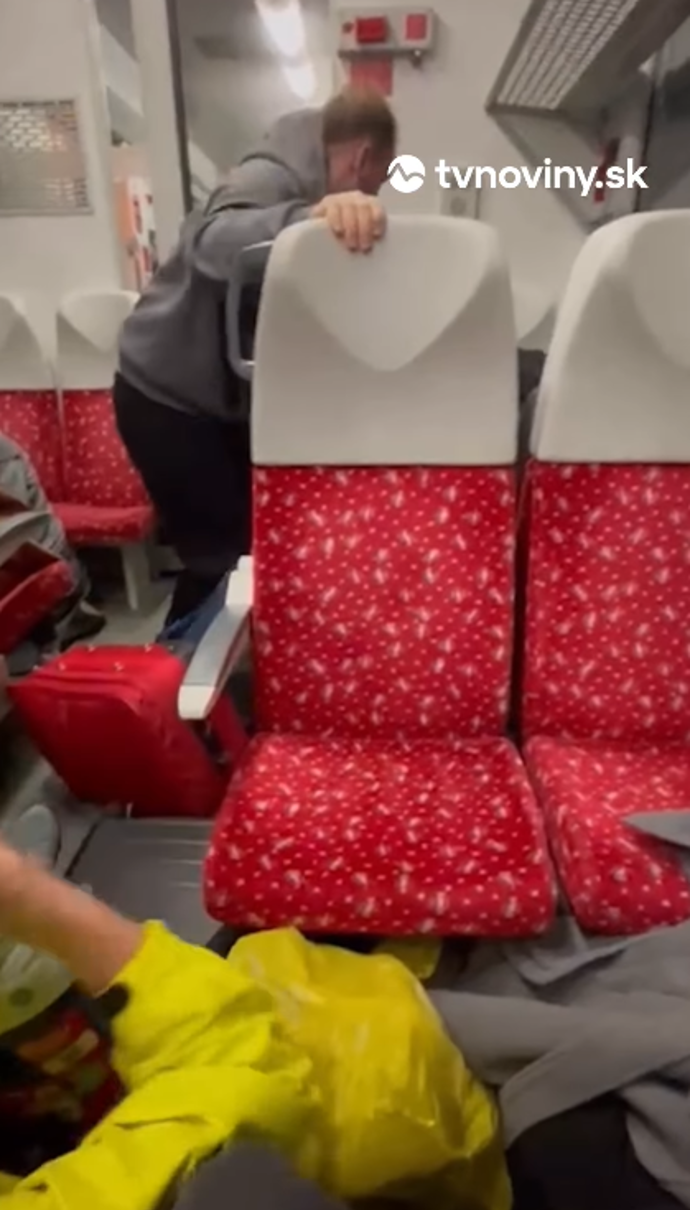 Drastické záběry po srážce dvou vlaků. 