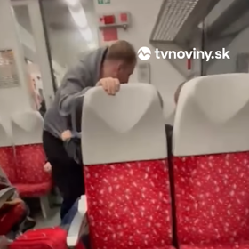 Lidé křičeli a snažili se pomoct ostatním.