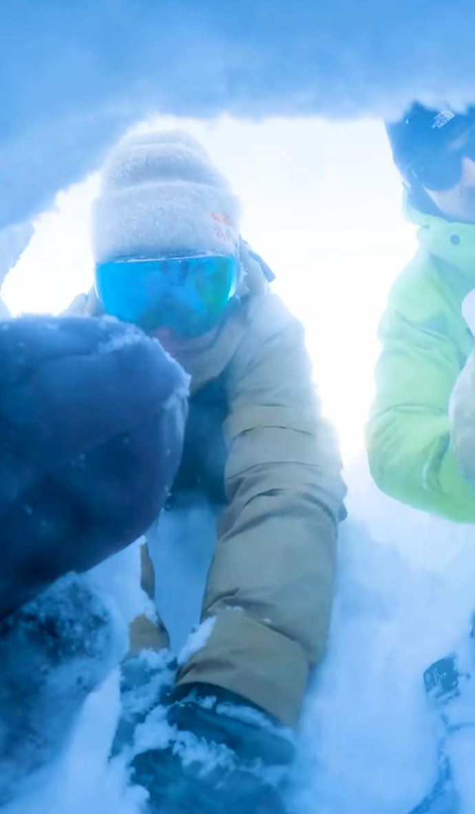 Šárku Pančochovou museli vyhrabávat kolegové. 