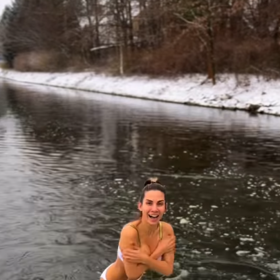 Eva Decastelo se otužuje pravidelně.