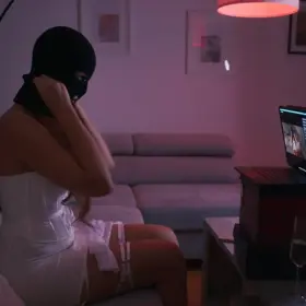 Dokument otevírá intimní téma. 