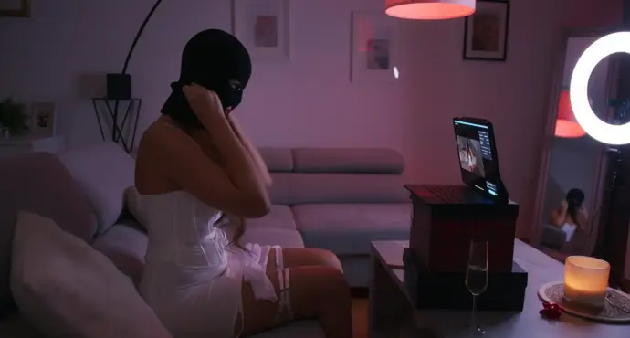 Dokument otevírá intimní téma. 