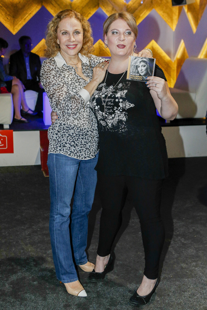 Před dcerou čekala Zora s Petrem ještě chlapečka. Ten ale zemřel krátce po porodu. Herečka to dodnes klade lékařům za vinu.