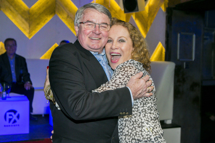 Díky své kráse, talentu a odvaze prožila velmi nekonformní život. Na snímku s Vlastimilem Harapesem.