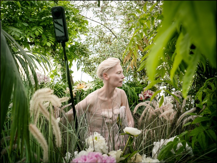 Tilda Swinton během focení nového kalendáře Pirelli.