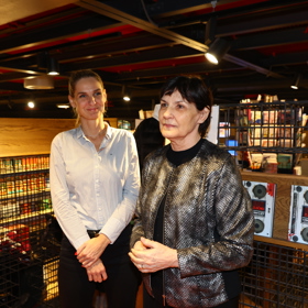 Věra (Mia) Kirchnerová a Jiřina Hofmanová soutěží ve Zrádcích.