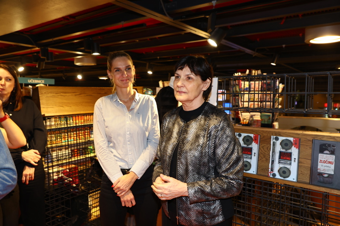 Věra (Mia) Kirchnerová a Jiřina Hofmanová soutěží ve Zrádcích.