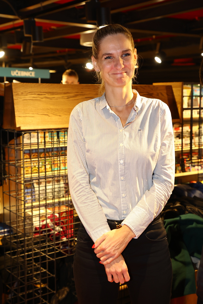 Věra (Mia) Kirchnerová je policistkou.