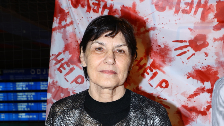 Jiřina Hofmanová s knihou Hlasy zločinu.