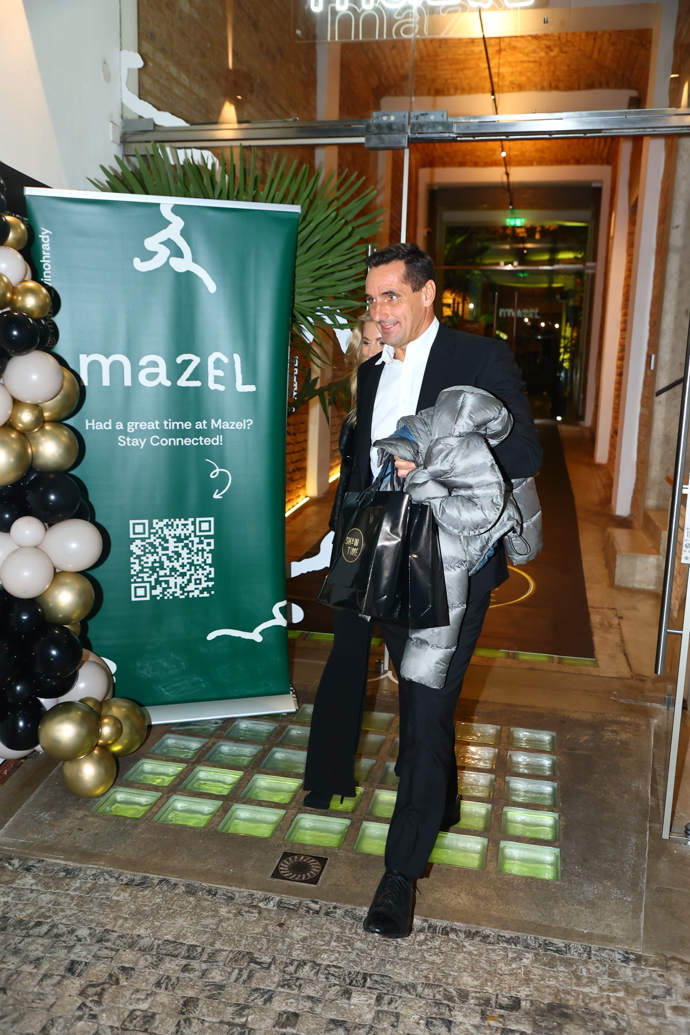 Společně i odcházeli.