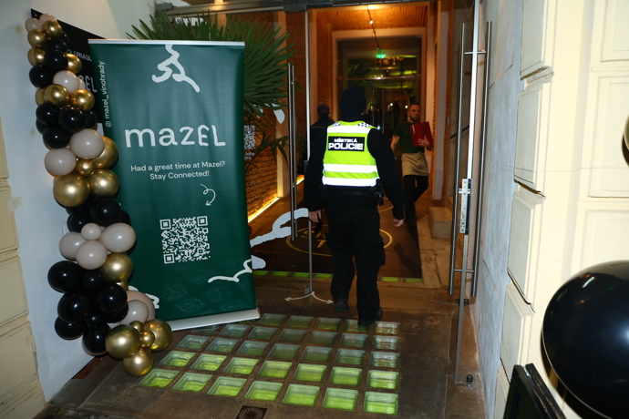 Městská policie přišla na večírek Primy.