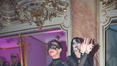 FOTO: Debbie Brown to rozjela na Iluminate party.