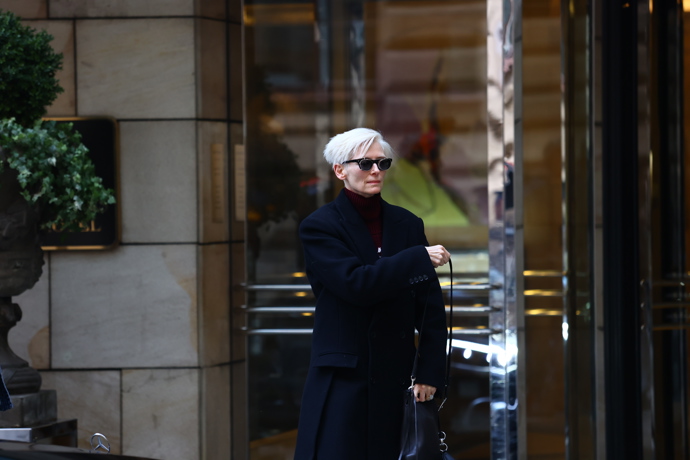 Tilda Swinton vypadala nenápadně.