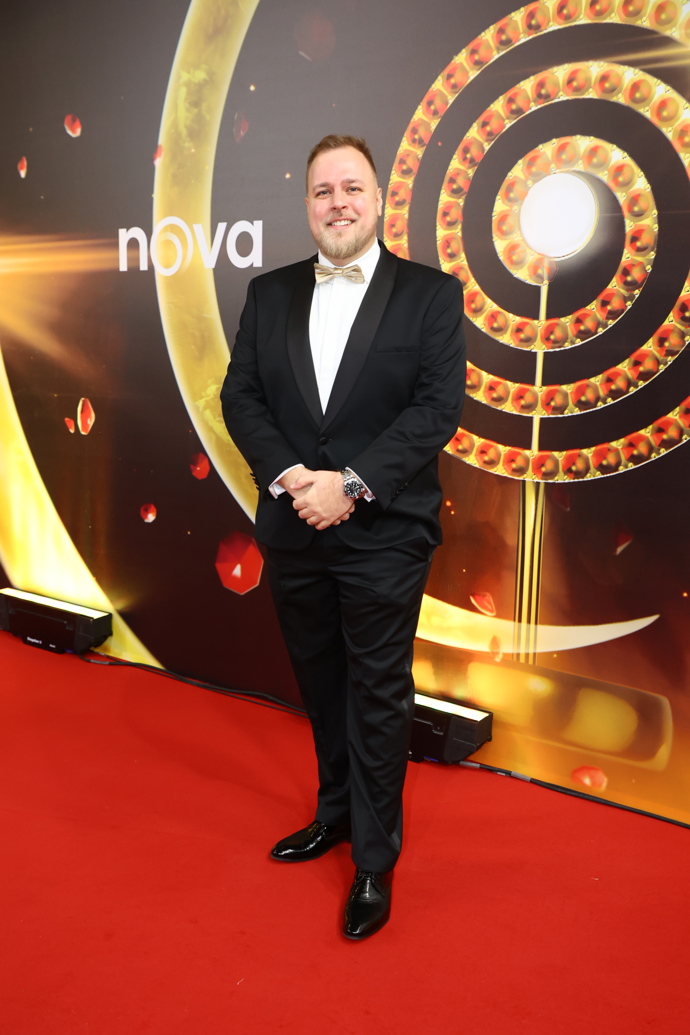 Hosté pomalu přichází na Českého slavíka. Dorazil i youtuber Stejk.