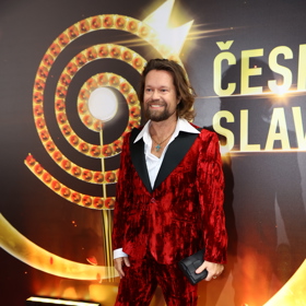 Richard Krajčo dorazil v ohnivém obleku.