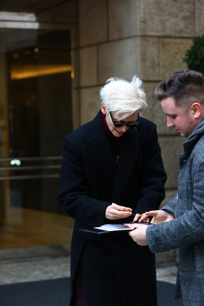 Tilda Swinton věnovala pár autogramů.