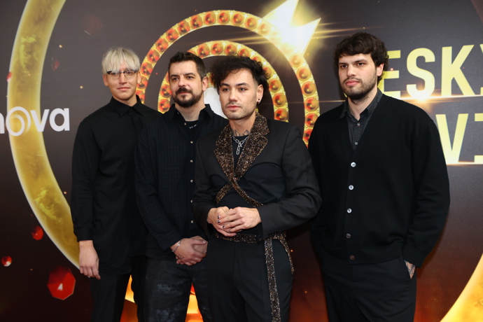 Zpěvák Renne Dang dorazil na Slavíky po boku svých muzikatů.